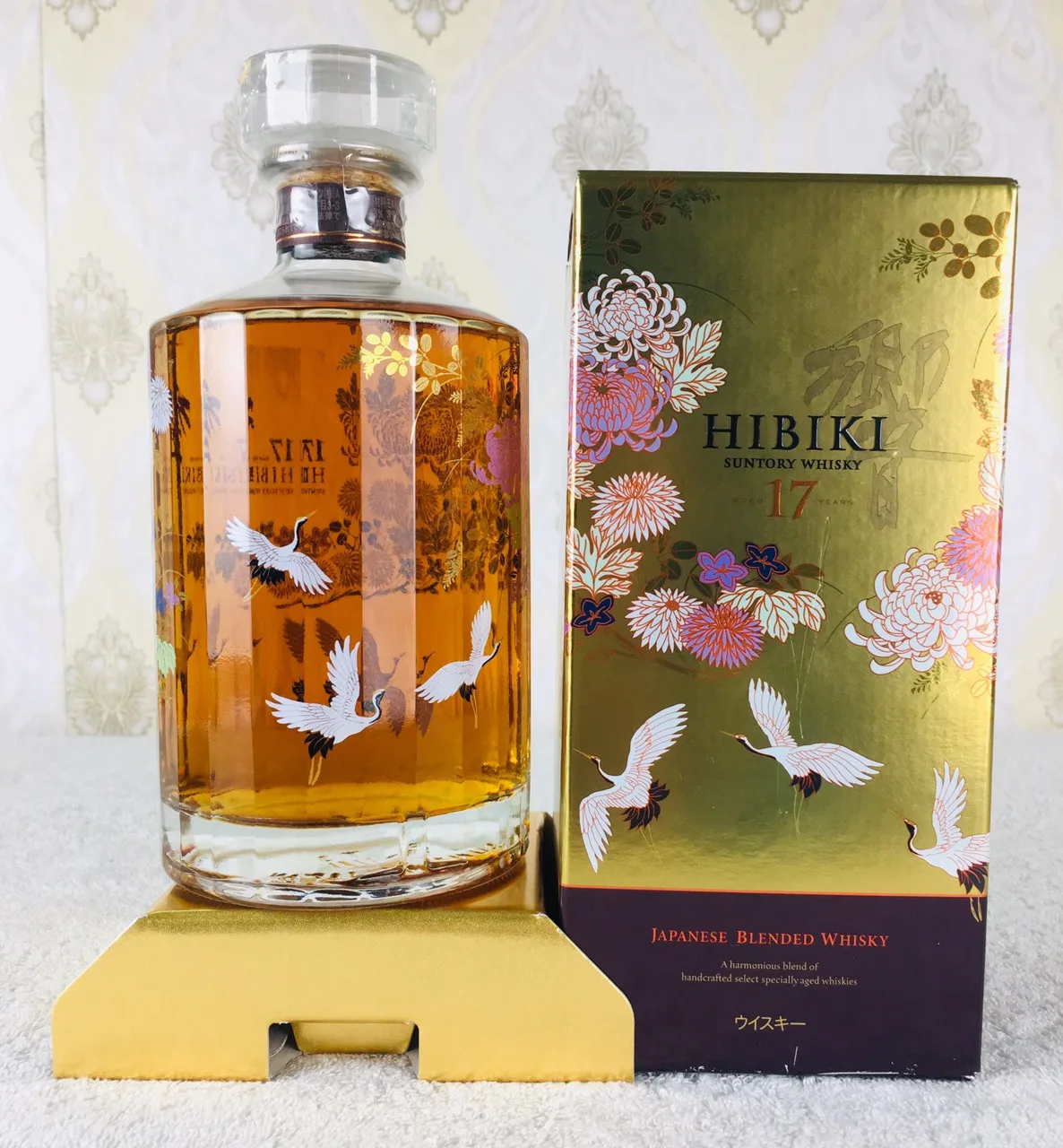 Hibiki 17 Năm / Kacho Fugestu Limited Edition (Cò trắng)